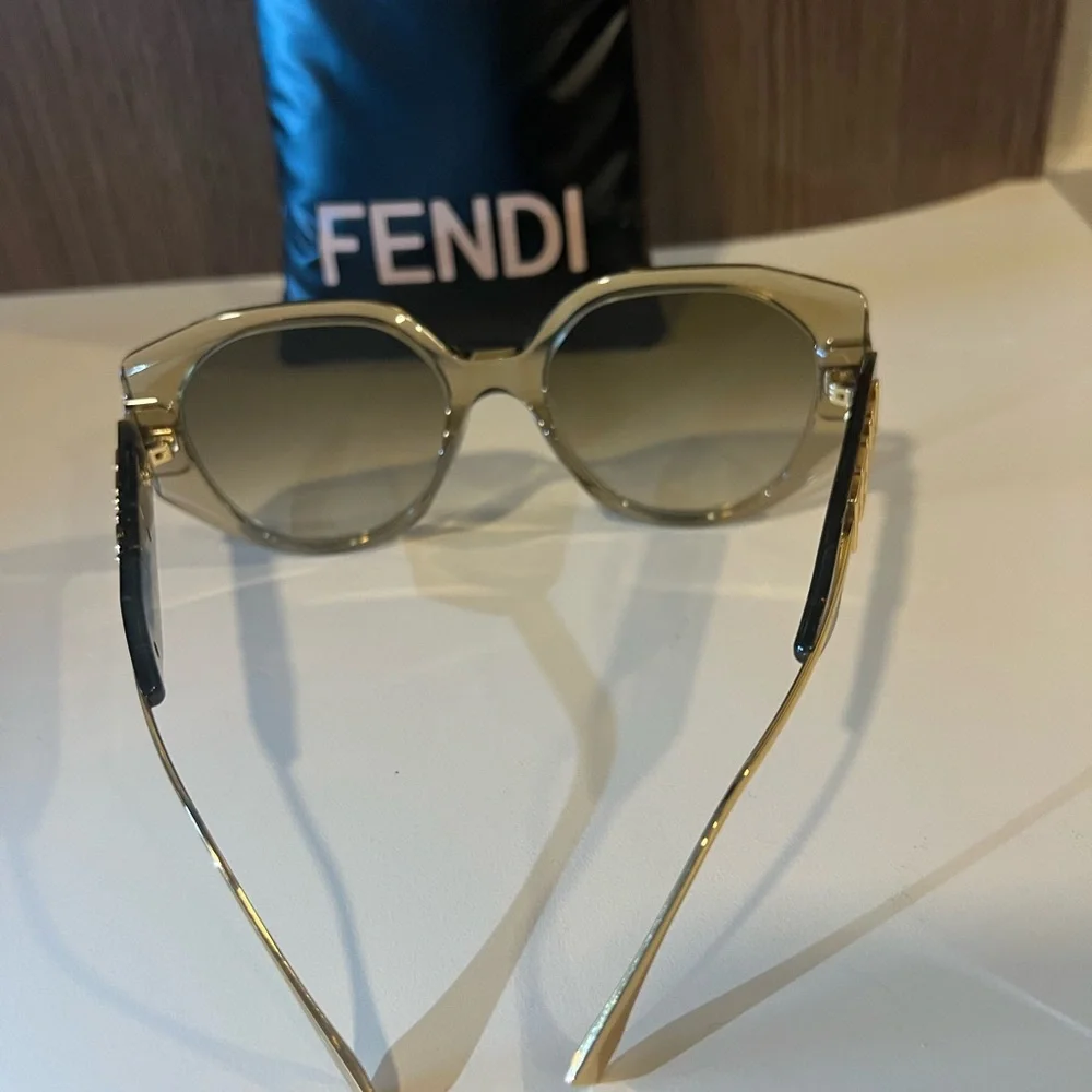 Fendi Sunglasses. NEW - Picture 7 of 8